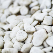 6 ideas para usar grava blanca en el jardín